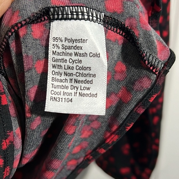 The Limited Women’s blouse - Size Small - Red, Black and Maroon V-Neck - Picture 6 of 7